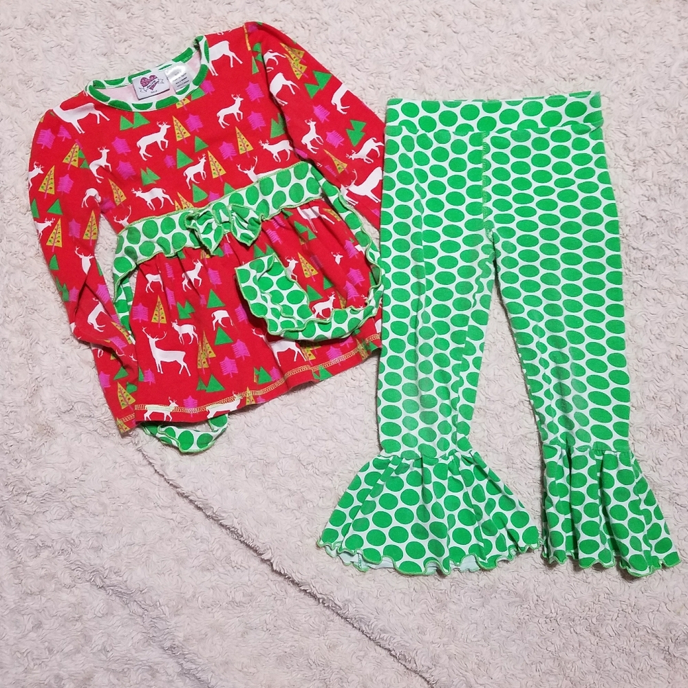Ann Loren Christmas Outfit